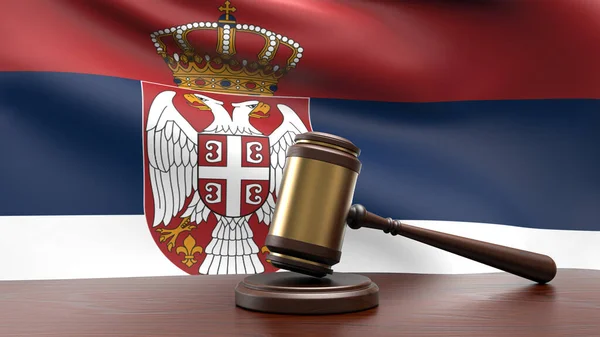 基于木桌表3D图像的法院案头宪法和司法概念上印有法官Gavel Hammer的塞尔维亚国旗 — 图库照片