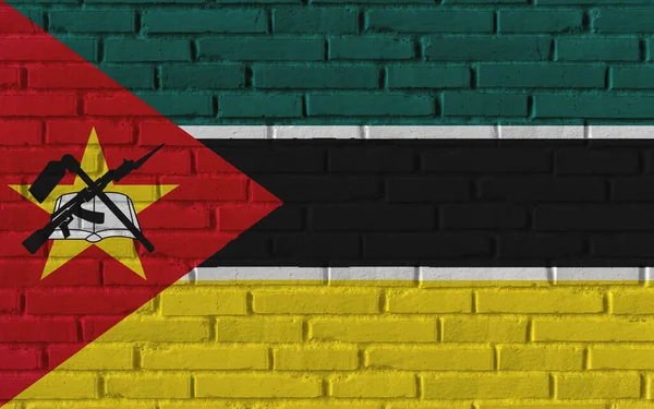 Державний Прапор Мозамбіку Старовинній Цегляній Текстурованій Стіні Тріщинами Бетонною Концепцією — стокове фото