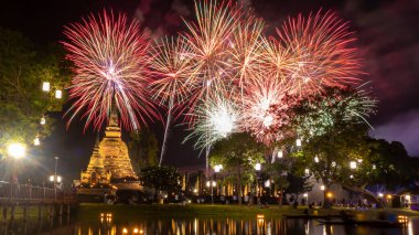 Sukhothai Loy Krathong Festivali, Sukhothai tarihi parkı, Sukhothai, Tayland.