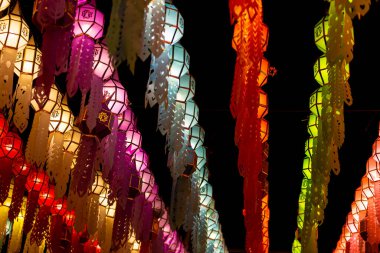 Lamphun Kasabası 'nın yüz bin fener festivali, güzel çok renkli lambalar, Lamphun Tayland