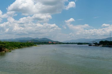 Nehrin kuzeydeki en kirli şehirlerin bulunduğu eyaletin manzarası. 