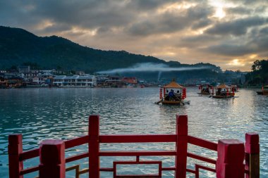 Ban Rak Tayland köyü Güzel göl, Çin yerleşim yeri, Mae Hong Oğlu, Tayland, 21 Kasım 2023