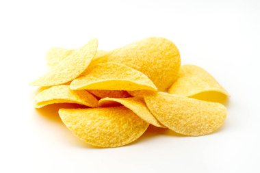Patates cipsi beyaz arkaplanda izole