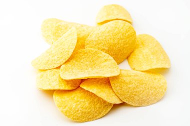 Patates cipsi beyaz arkaplanda izole