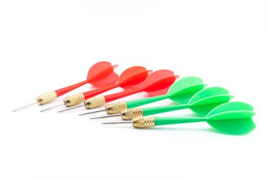 beyaz arkaplanda izole edilmiş dart
