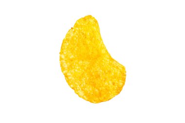 Baharatlı patates cipsi, beyaz arkaplanda izole edilmiş patates cipsi, kırpma yolu