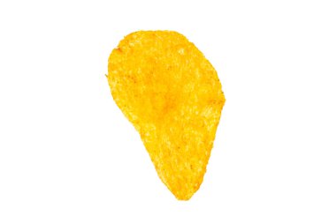 Baharatlı patates cipsi, beyaz arkaplanda izole edilmiş patates cipsi, kırpma yolu