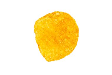 Baharatlı patates cipsi, beyaz arkaplanda izole edilmiş patates cipsi, kırpma yolu