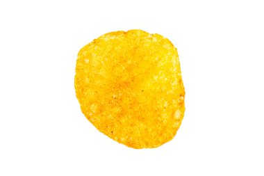 Baharatlı patates cipsi, beyaz arkaplanda izole edilmiş patates cipsi, kırpma yolu