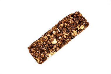 Granola Sağlıklı Atıştırmalık Bars Granola gevrek barı fındıklı ve yoğurtlu beyaz arka planda.