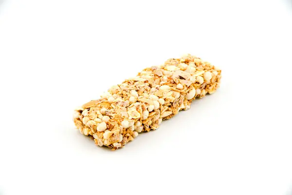Granola Sağlıklı Atıştırmalık Bars Granola gevrek barı fındıklı ve yoğurtlu beyaz arka planda.