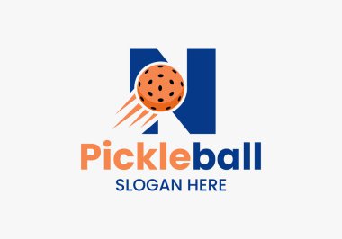 Harf N Pickleball Logosu Hareketli Pickleball Sembolü. Turşu Topu Logotype Vektör Şablonu
