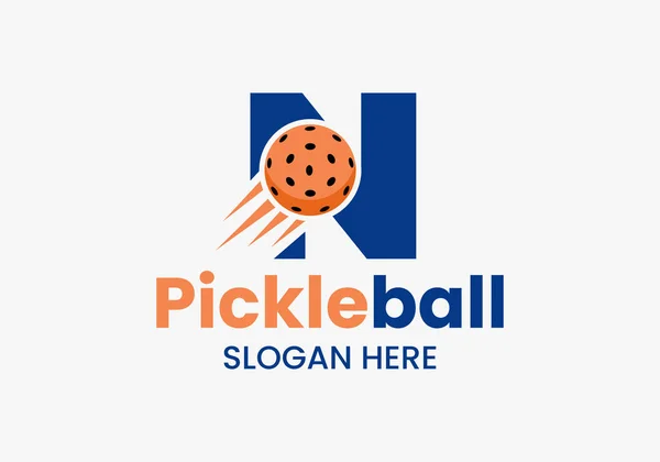 Buchstabe Pickleball Logo Konzept Mit Bewegtem Pickleball Symbol Pickle Ball — Stockvektor