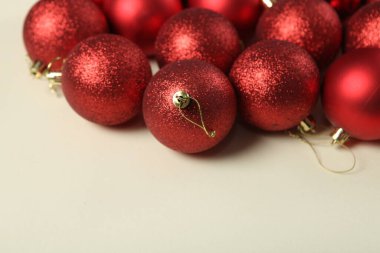 Mutlu Noeller ve mutlu yıllar. Yeni yıl arkaplanı, yeni yıl süslemeleri. Yeni yıl kartı..