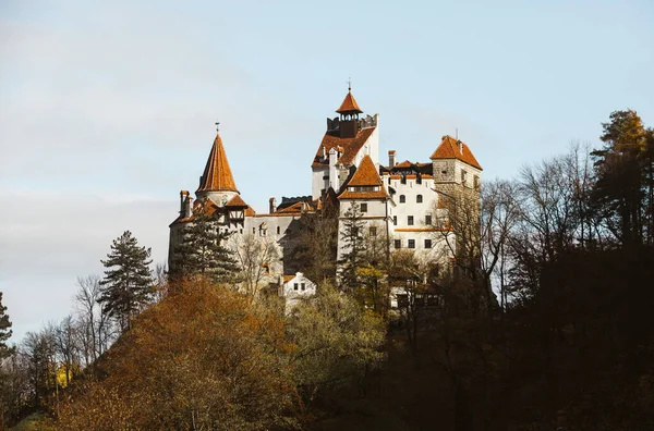 stock image Bran Castle in Transylvania, one of the most famous medieval castles in the world. Bram Stoker used the fortress for the novel Dracula and Bran Castle as his residence.