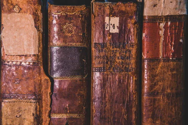 Старые Книги Сидят Полках Библиотеке Книги Символ Знания — стоковое фото