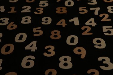 Rakamların geçmişi. Sıfırdan dokuza kadar. Sayıların dokusu. Mali veri kavramı. Matematik. Sayılarla kusursuz desen. finansal kriz konsepti. İş başarısı.