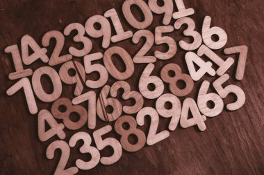 Rakamların geçmişi. Sıfırdan dokuza kadar. Sayıların dokusu. Mali veri kavramı. Matematik. Sayılarla kusursuz desen. finansal kriz konsepti. İş başarısı.