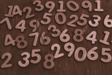 Rakamların geçmişi. Sıfırdan dokuza kadar. Sayıların dokusu. Mali veri kavramı. Matematik. Sayılarla kusursuz desen. finansal kriz konsepti. İş başarısı.