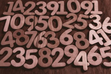 Rakamların geçmişi. Sıfırdan dokuza kadar. Sayıların dokusu. Mali veri kavramı. Matematik. Sayılarla kusursuz desen. finansal kriz konsepti. İş başarısı.