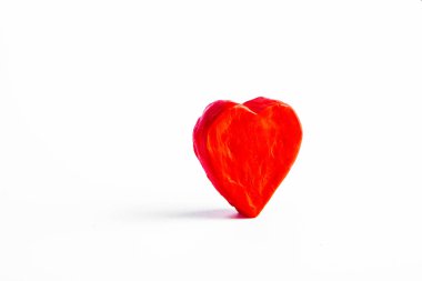 Aşk kalpleri ahşap dokuda. Sevgililer Günü kartı konsepti. Sevgililer Günü Arkaplanı İçin Kalp.