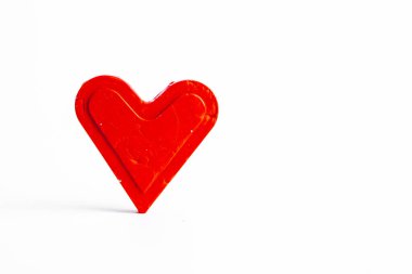 Aşk kalpleri ahşap dokuda. Sevgililer Günü kartı konsepti. Sevgililer Günü Arkaplanı İçin Kalp.