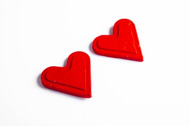 Aşk kalpleri ahşap dokuda. Sevgililer Günü kartı konsepti. Sevgililer Günü Arkaplanı İçin Kalp.