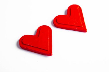 Aşk kalpleri ahşap dokuda. Sevgililer Günü kartı konsepti. Sevgililer Günü Arkaplanı İçin Kalp.