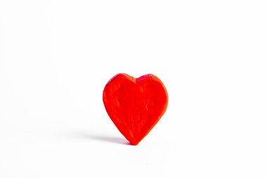 Aşk kalpleri ahşap dokuda. Sevgililer Günü kartı konsepti. Sevgililer Günü Arkaplanı İçin Kalp.