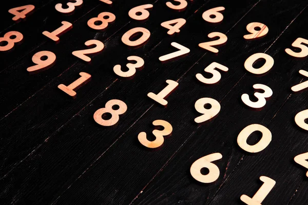 Rakamların geçmişi. Sıfırdan dokuza kadar. Mali veri kavramı. Matematik. Sayılarla kusursuz desen. finansal kriz konsepti. İş başarısı.