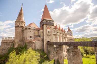 Corvin Kalesi, Transilvanya 'daki en büyük Gotik Rönesans kalelerinden biridir.