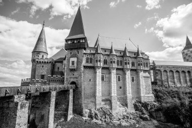Corvin Kalesi, Transilvanya 'daki en büyük Gotik Rönesans kalelerinden biridir.