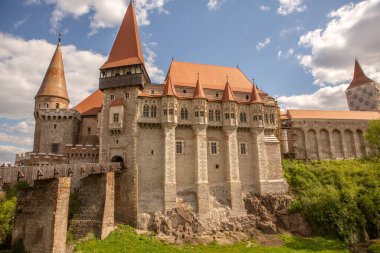 Corvin Kalesi, Transilvanya 'daki en büyük Gotik Rönesans kalelerinden biridir.