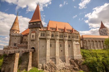 Corvin Kalesi, Transilvanya 'daki en büyük Gotik Rönesans kalelerinden biridir.