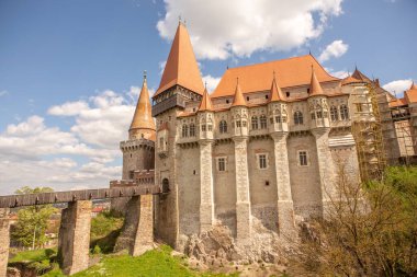 Corvin Kalesi, Transilvanya 'daki en büyük Gotik Rönesans kalelerinden biridir.