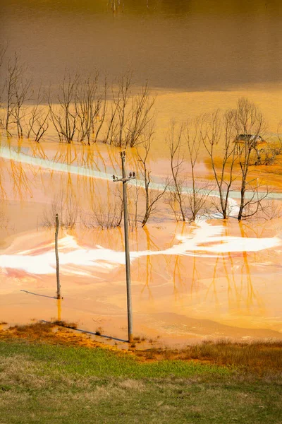 Jezero Kontaminované Toxickým Odpadem Západních Pohoří Rumunska Znečištění Přírody Měděných — Stock fotografie