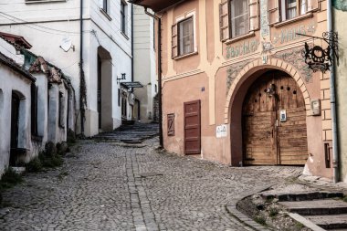 Romanya 'nın göbeğindeki Sighisoara adlı güzel bir ortaçağ kalesi, Doğu Avrupa' daki Transilvanya seyahat beldesi.