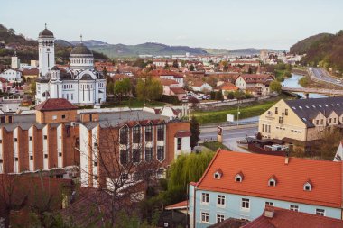 Romanya 'nın göbeğindeki Sighisoara adlı güzel bir ortaçağ kalesi, Doğu Avrupa' daki Transilvanya seyahat beldesi.