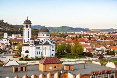 Romanya 'nın göbeğindeki Sighisoara adlı güzel bir ortaçağ kalesi, Doğu Avrupa' daki Transilvanya seyahat beldesi.