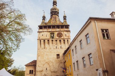 Romanya 'nın göbeğindeki Sighisoara adlı güzel bir ortaçağ kalesi, Doğu Avrupa' daki Transilvanya seyahat beldesi.