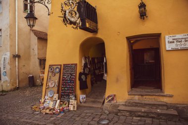 Romanya 'nın göbeğindeki Sighisoara adlı güzel bir ortaçağ kalesi, Doğu Avrupa' daki Transilvanya seyahat beldesi.