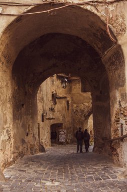 Romanya 'nın göbeğindeki Sighisoara adlı güzel bir ortaçağ kalesi, Doğu Avrupa' daki Transilvanya seyahat beldesi.