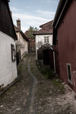 Romanya 'nın göbeğindeki Sighisoara adlı güzel bir ortaçağ kalesi, Doğu Avrupa' daki Transilvanya seyahat beldesi.