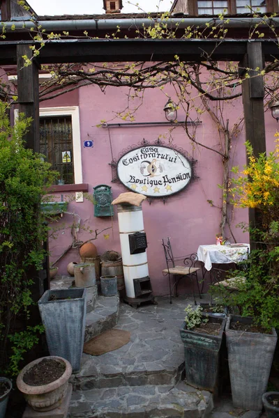 Romanya 'nın göbeğindeki Sighisoara adlı güzel bir ortaçağ kalesi, Doğu Avrupa' daki Transilvanya seyahat beldesi.