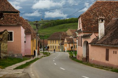 Biertan Romanya 'nın Transilvanya kentinde çok güzel bir ortaçağ köyü. Romanya 'nın tarihi bir kasabası Frankish ve Gotik mimari tarzını korumuştur. Seyahat fotoğrafı..
