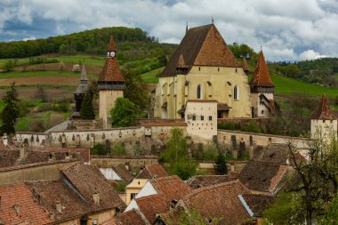 Biertan Romanya 'nın Transilvanya kentinde çok güzel bir ortaçağ köyü. Romanya 'nın tarihi bir kasabası Frankish ve Gotik mimari tarzını korumuştur. Seyahat fotoğrafı..