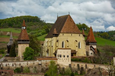 Biertan Romanya 'nın Transilvanya kentinde çok güzel bir ortaçağ köyü. Romanya 'nın tarihi bir kasabası Frankish ve Gotik mimari tarzını korumuştur. Seyahat fotoğrafı..