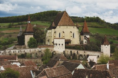 Biertan Romanya 'nın Transilvanya kentinde çok güzel bir ortaçağ köyü. Romanya 'nın tarihi bir kasabası Frankish ve Gotik mimari tarzını korumuştur. Seyahat fotoğrafı..