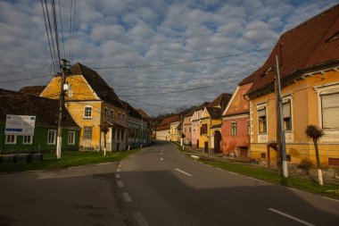 Biertan Romanya 'nın Transilvanya kentinde çok güzel bir ortaçağ köyü. Romanya 'nın tarihi bir kasabası Frankish ve Gotik mimari tarzını korumuştur. Seyahat fotoğrafı..