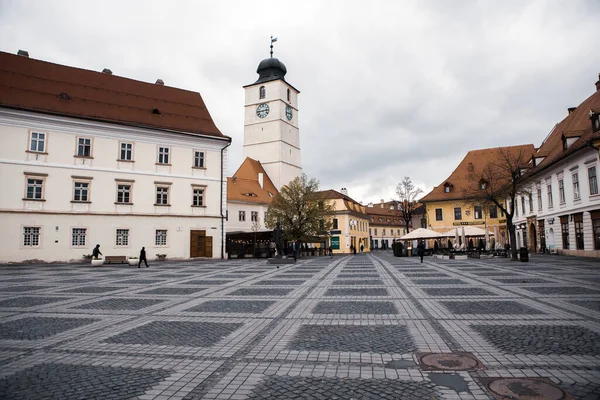Średniowieczna Ulica Zabytkowymi Budynkami Samym Sercu Rumunii Sibiu Wschodnioeuropejskie Miasto — Zdjęcie stockowe